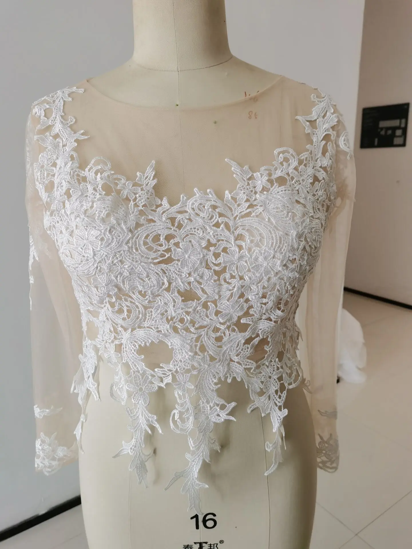 Long Sleeve Wedding Jacket Appliques Bridal Party Coat Scoop Bridal Bolero Custom Made Wedding Lace Top images - 6