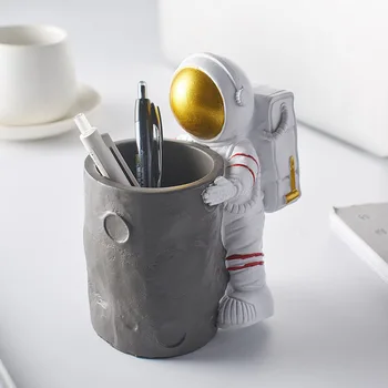 

ins modern contracted resin astronauts Brush pot office Between example study practical decorations desktop Furnishing articles
