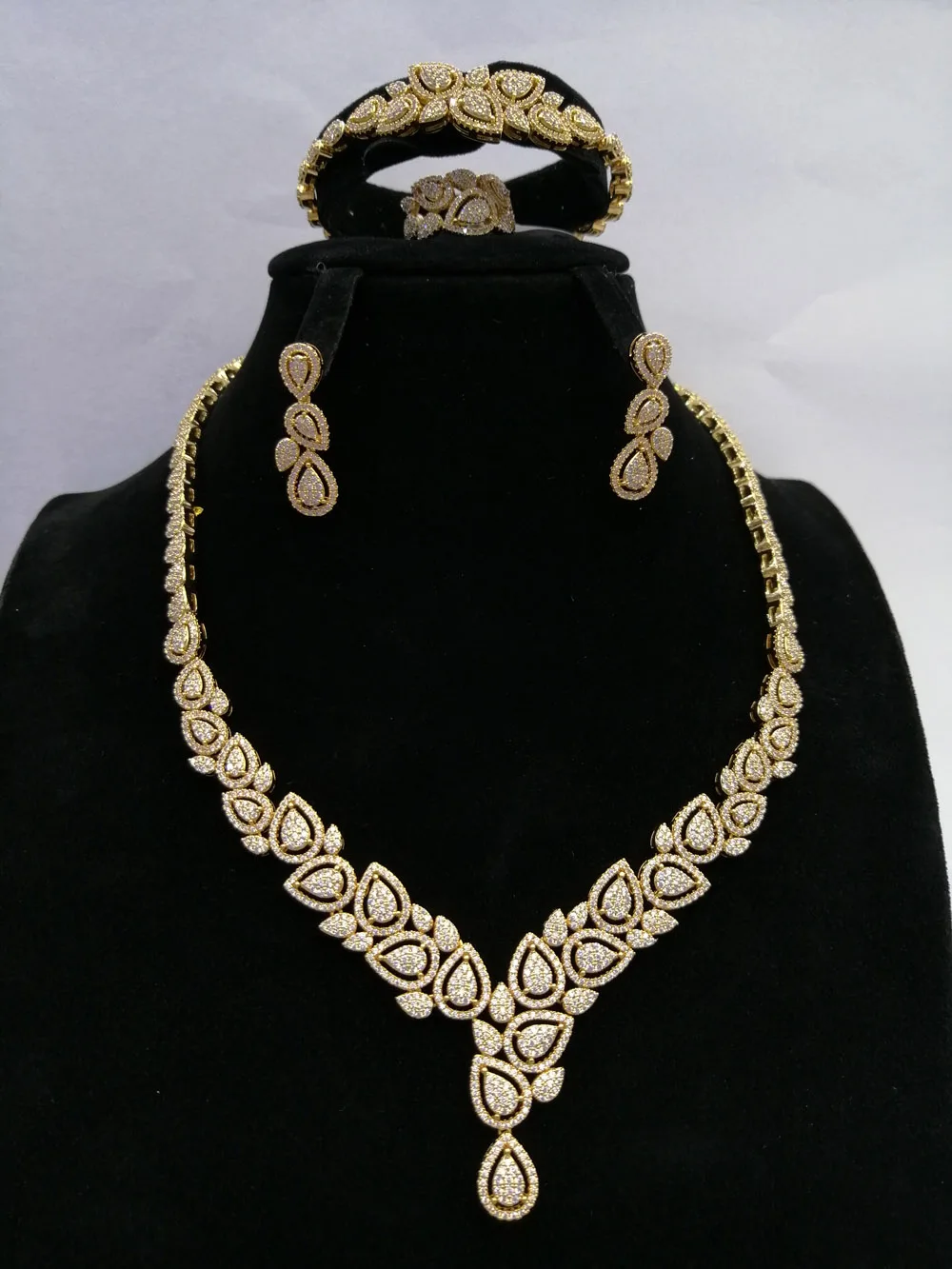 

Accking Luxury 4pcs Bridal Zirconia Jewelry Sets For Women Party bracelet Dubai Nigeria CZ Crystal Wedding necklace earring