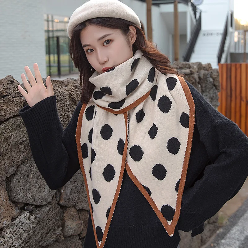 

Korean women's diamond scarf thickened in autumn and winter 2019 warm neck fashion triangle air conditioning shawl