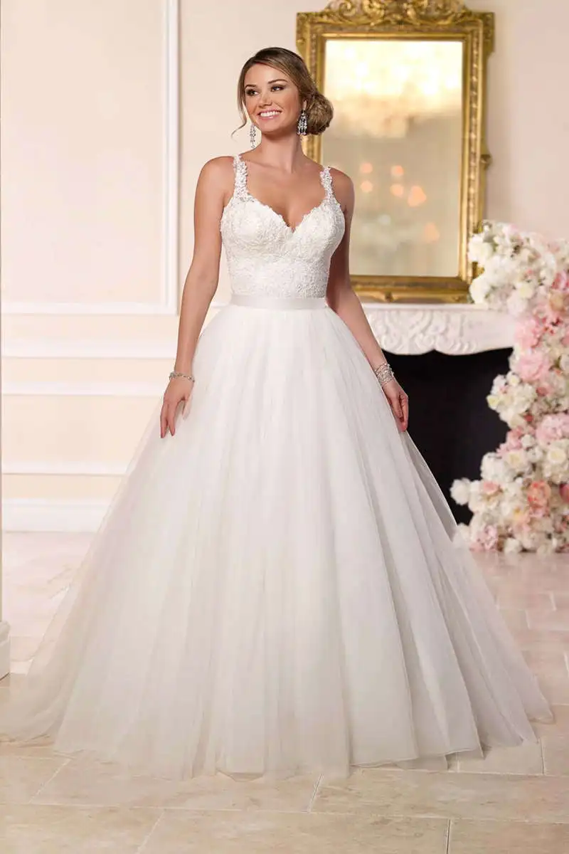 2019 Bruiloft Celebrity Ruglooze Spaghetti Jurk Sexy Vrouwen LaceSleeveless Baljurk V-hals Chinese Stijl Jurken Groothandel 2019 Bruiloft Celebrity Ruglooze Spaghetti Jurk Sexy Vrouwen LaceSleeveless Baljurk V-hals Chinese Stijl Jurken Groothandel