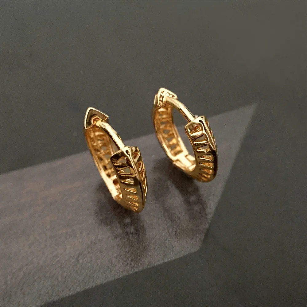 

Trendy Gold Color Plating Hollow Circle Small Copper Material Hoop Earrings For Casual Office Lady Dinner Party Daily Wearing