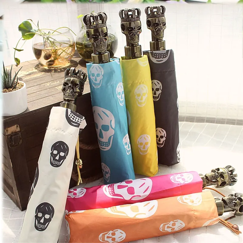 

1pc Devil Skull Handle Umbrella European Creative Fully-automaticlly Men Three Folding Black Coating Windproof Parasol for Boys