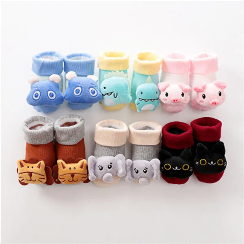 Носки для малышей; нескользящие хлопковые носки-тапочки с изображением куклы из мультфильма с колокольчиками; мягкие Милые сапожки для маленьких девочек и мальчиков