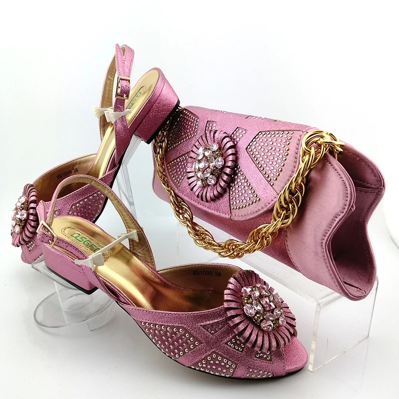 Комплект из туфель и сумочки со стразами; африканский дизайн; комплект из туфель и сумочки; туфли на низком каблуке; цвет фиолетовый