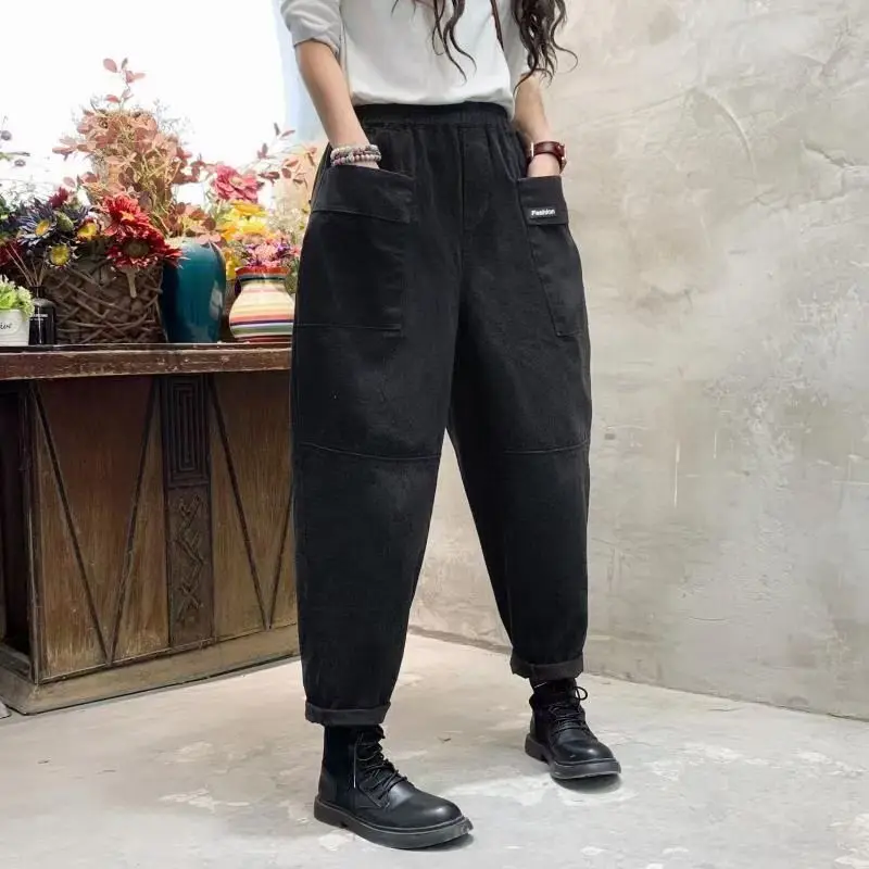 

New Arrival Autumn Women Loose Casual Cotton Denim Ankle-length Pants Elastic Waist Big Pocket Patchwork Harem Pants Jeans W648