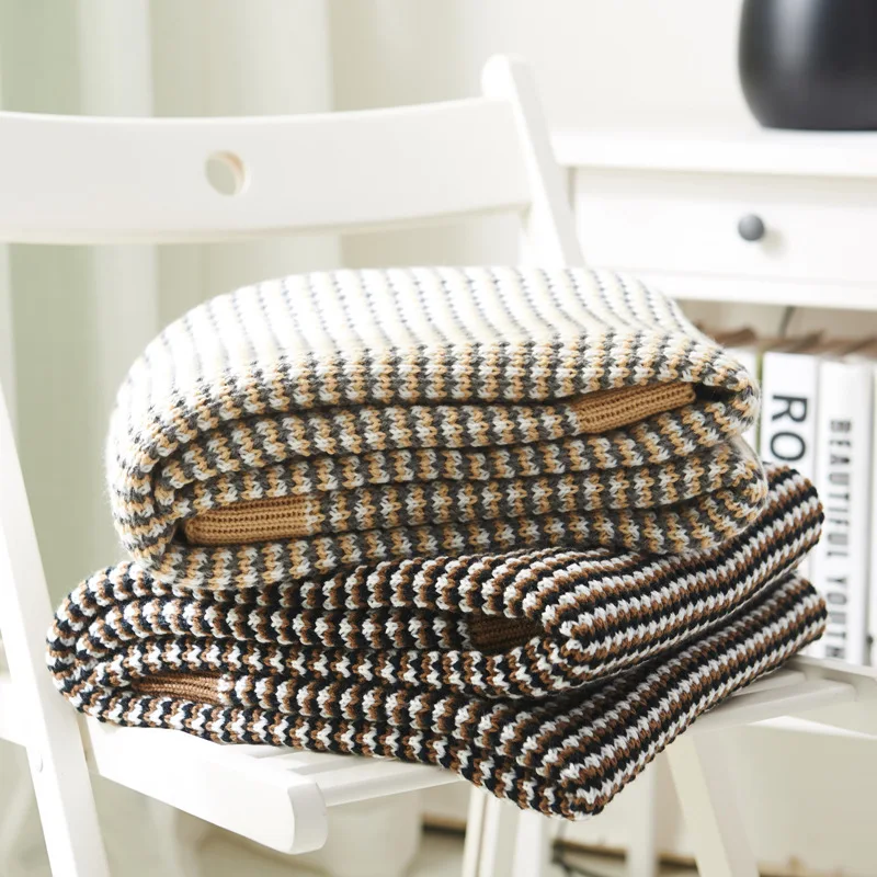 

New Fashion Knit Blanket Luxury Check Wool Knit Blanket Thick Warm Super Soft Nap Throw Blankets for Sofa Bedding Bedroom Decora