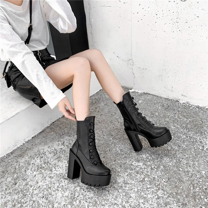 YMECHIC/ Новое поступление; осенние ботинки до середины икры на высоком каблуке в готическом стиле; ботинки на платформе с пряжкой; Цвет Черный; женская обувь; Размеры 35-40