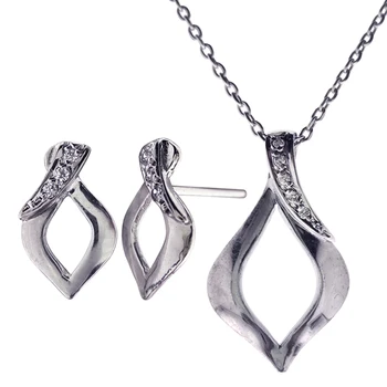 

Earrings and pendant set sterling silver 925mls and crimping in zircons.