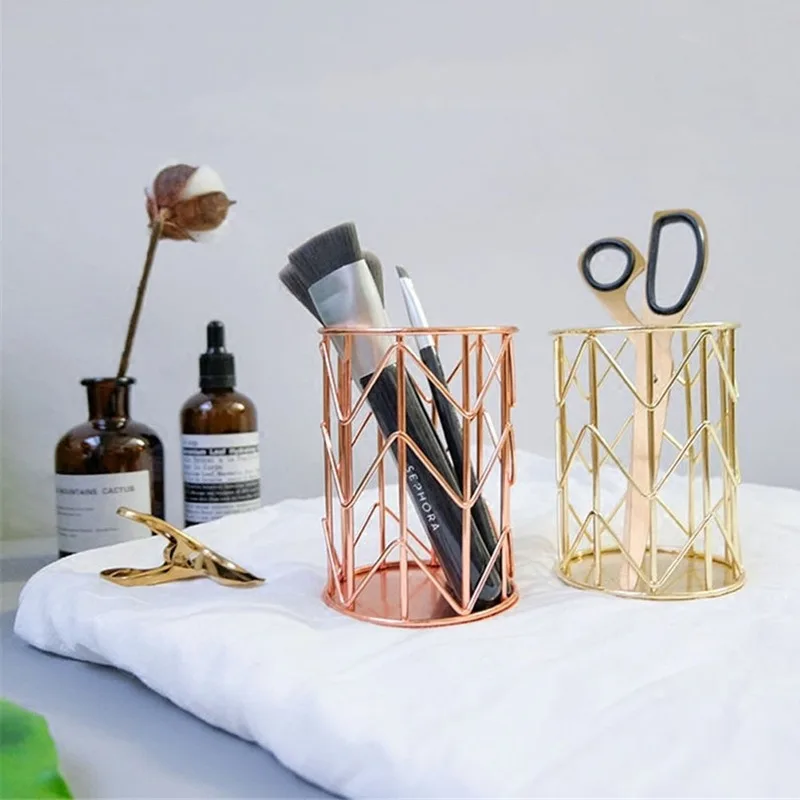 

Cosmetics Storage Makeup Brushes Box Cylindrical Case Storage Lipstick Brush Pen Racks Holder Make Up Organizer Iron Pen Storage