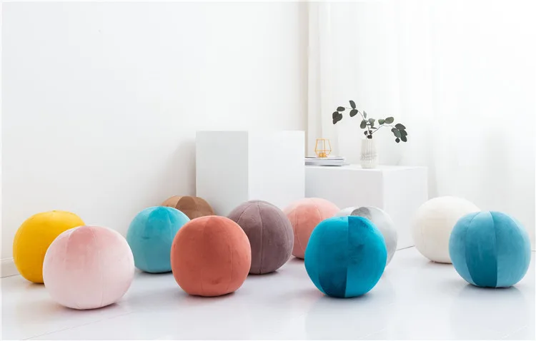 Pouf cocooning rond en velours de couleur unie