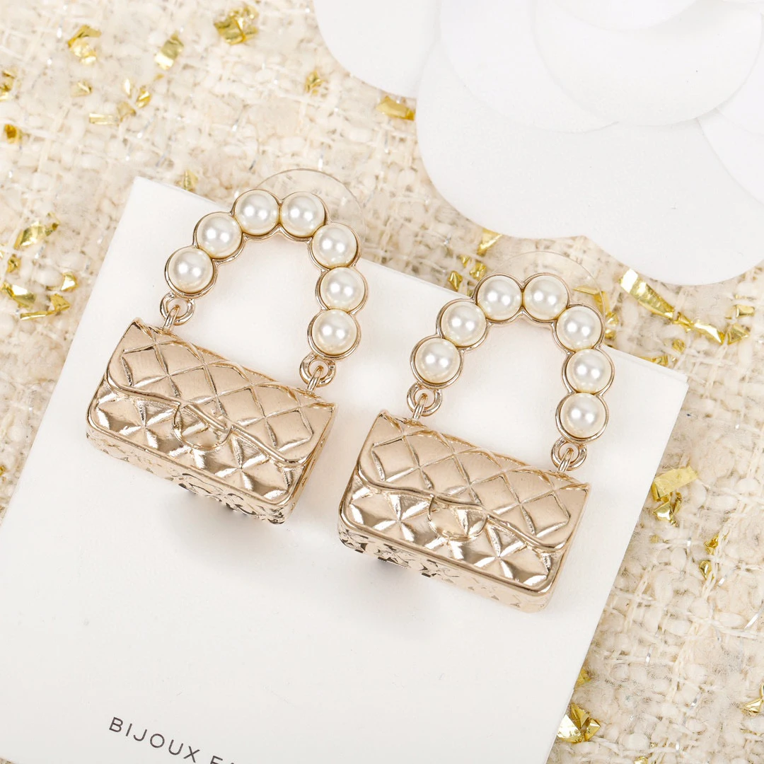 2021 New Hot Brand Fashion Jewelry For Women Jelly Bag Design Earrings Party Pearls C Name Stamp Crush | Украшения и аксессуары