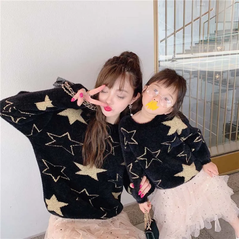 

Winter Autumn Family Outfits Look Star Printing Sweaters Family Matching Clothes Mother Daughter Son Baby Boy Girls Warm Sweater
