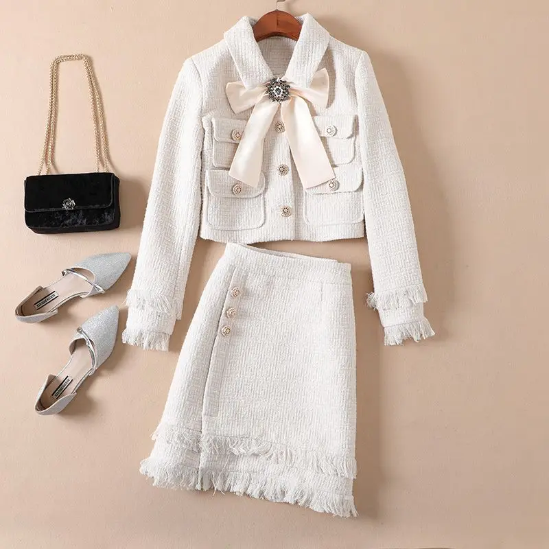 

Lady Wool 2 Piece Set 2020 Winter Women Diamond Bow Gold Single Breasted Short Tweed Jacket Coat+Tassel Pencil Skirt Suit N9330