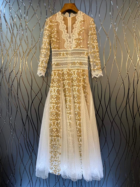 The new autumn and winter women's temperament V-neck embroidered gauze dress 1103