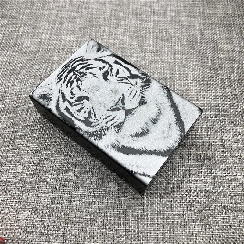 Customized Ultra-Thin Tiger Totem Aluminum Cigarette Case with Laser Engraving