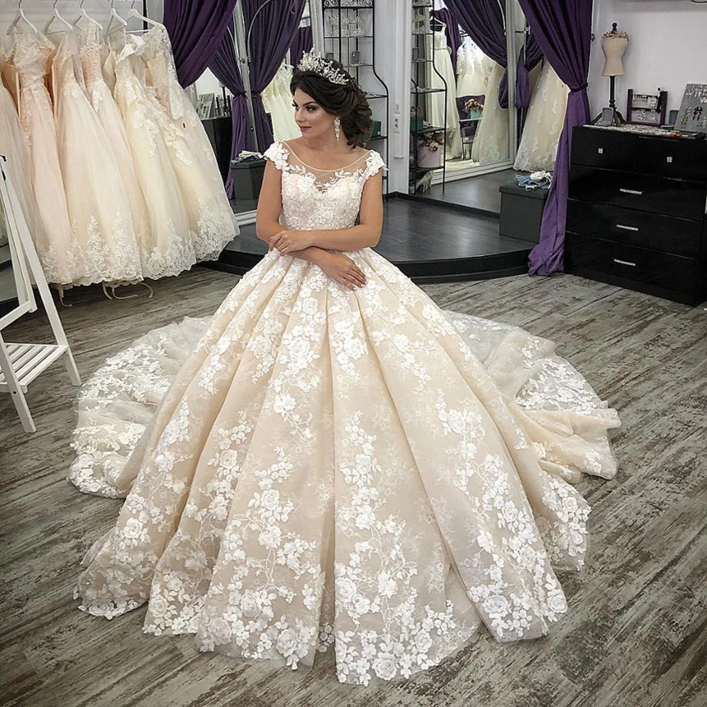 Elegant Ball Gown Champagnes Wedding Dress 2021 Ivory Lace Appliques