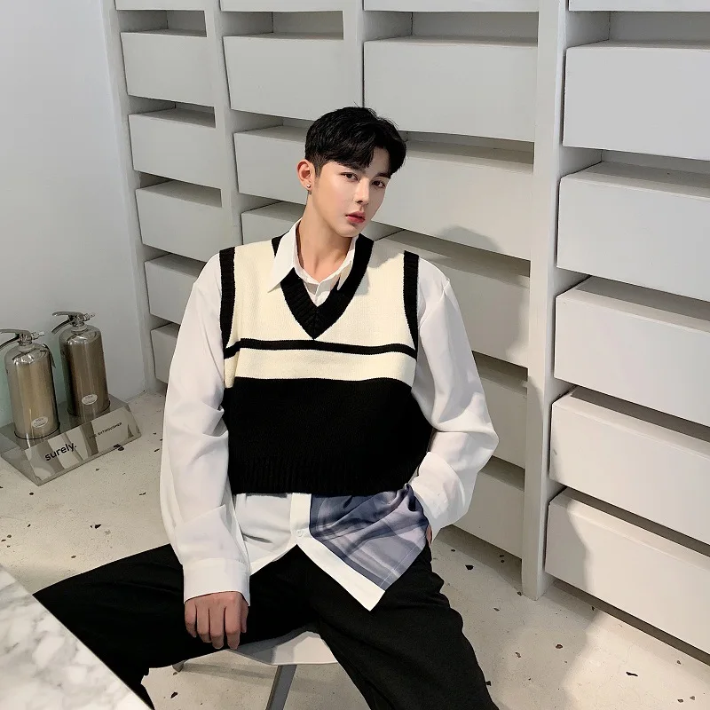 

INS Non-mainstream Men Mixed Colors Knitted Vest French Retro Short College Style V-neck Woolen Vest