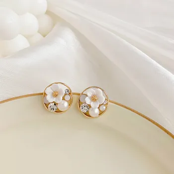 

2020 South Korean New Style Sweet Flower Pearl Earrings Simple Personality Small Earrings Elegant Women Wear Jewelry
