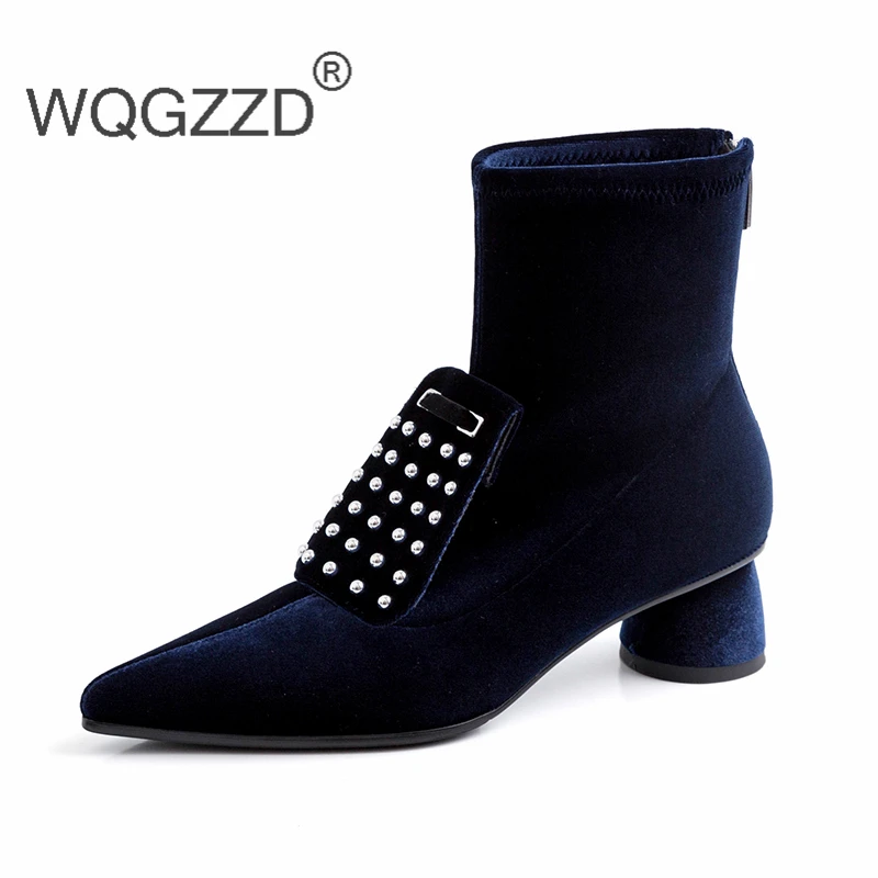 Chaussures femme Новая зимняя обувь женские ботинки-мартинсы, лаковая кожа с заклепками украшения ботинки в байкерском стиле; женская обувь; mujer