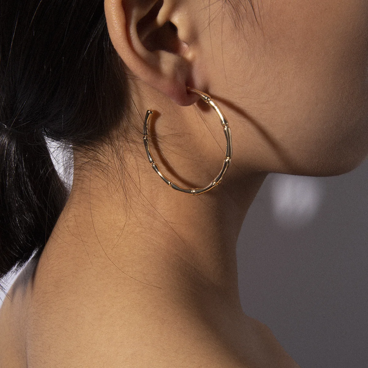 Simple Trendy Fashion C Shape Hoop Earrings for Women Metro Retro Punk Geometry Round Earrings Jewelry Wedding Party Gifts