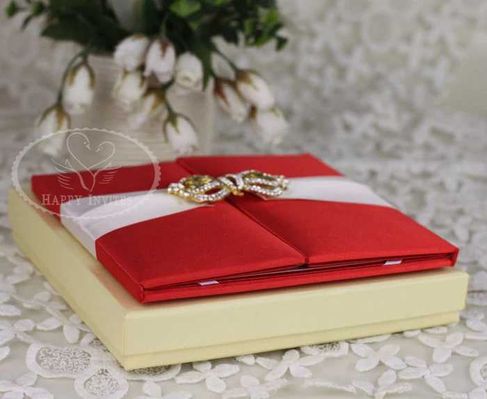 HI2003-113 Custom Red Silk Folder Wedding Invitation with Gold Foiling Printing & Gold Crown Booch Made in China More Colors Available