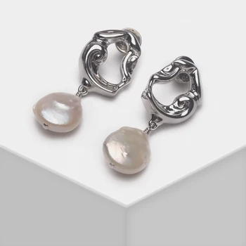 

Amorita boutique The irregular circle matches the natural pearl pendant drop earrings