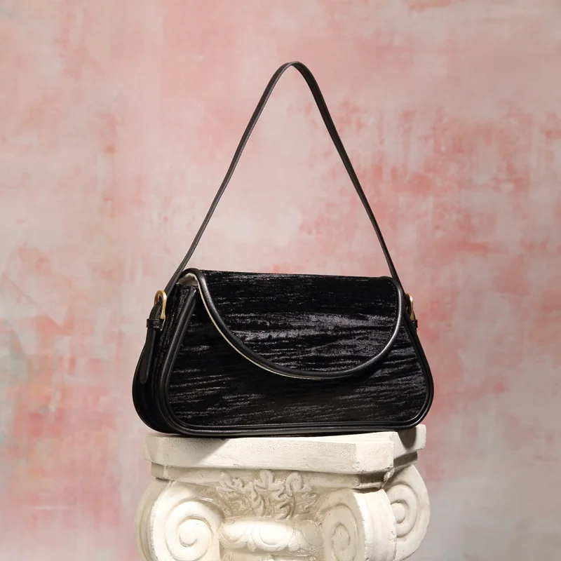 

2020 star with the same paragraph fashion high-end small retro velvet cloth baguette bag shoulder bag underarm