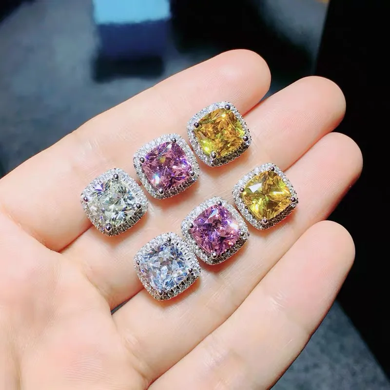 

Серьги-гвоздики из серебра 925 пробы с натуральным белым сапфиром