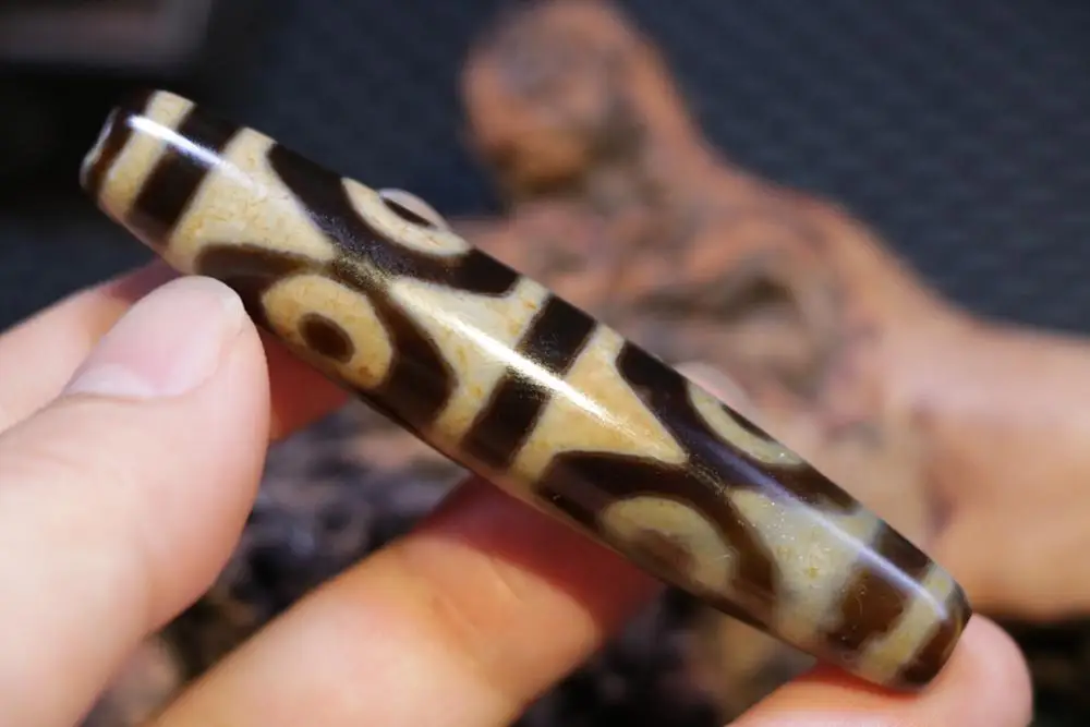 

Magic Power Tibetan Old Agate 6 Eye Tiger Tooth Long dZi Bead Pendant 3A Amulet Lkbrother Sauces Top Quality Guranttee