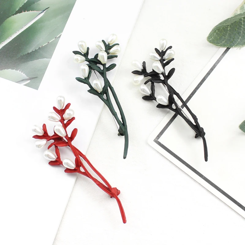 

3 Options Elegant Female Brooch Creative Imitating Pearl Droplet Christmas Tree Branch Leaves Sweater Brooch Winter Decorations