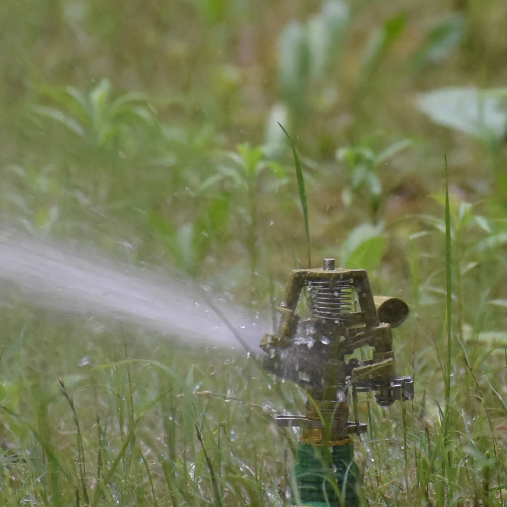 Metal 360 Degree Auto Rotatable Water Sprinkler with Support Adjustable Garden Lawn Irrigation Tools Garden Rocker Nnozzle