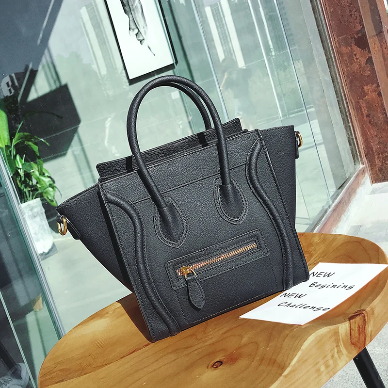 New Famous Designer Brand Luxury Women Leather Handbags Fashion Smile Face Tote Quality Trapeze Smiley Clutches Bolsa Feminina