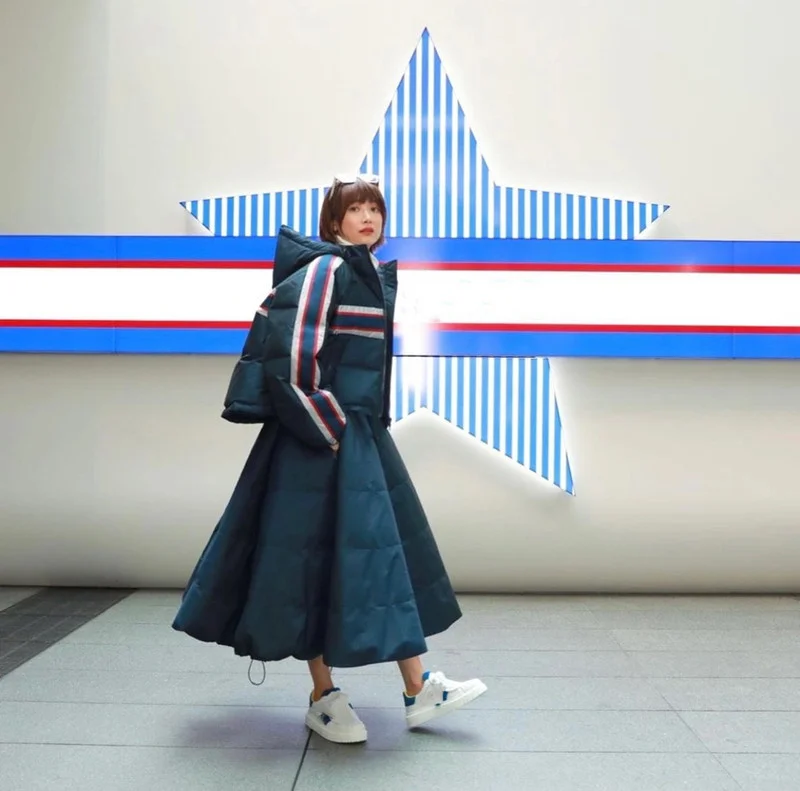 Женская теплая парка в полоску подиумная дизайнерская Толстая зимняя куртка