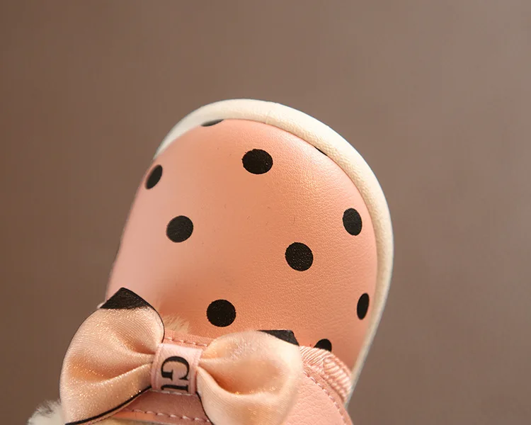 Зимняя хлопковая обувь для младенцев обувь для маленьких девочек для первых прогулок обувь для принцессы с бантом нескользящая Мягкая Спортивная обувь для новорожденных