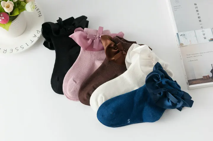 Детские носки для маленьких девочек; носки для новорожденных с бантиком, Сатиновыми оборками и кружевом; Мягкие хлопковые носки-тапочки принцессы для малышей; Calcetines