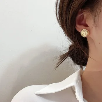 

HUANZHI 2020 New Trendy Golden Silver Plated Metal Geometric Irregular stud Earrings Pearl or Women Girls Party Jewlery Gifts