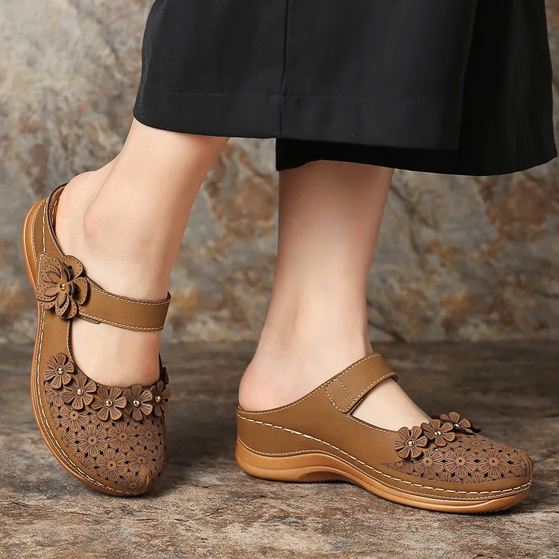 

Personality Women Flat Sandals Hollow Out Retro Flower Round Toe Ladies Shoes Plus Size Super Soft Female Buckle Slippers