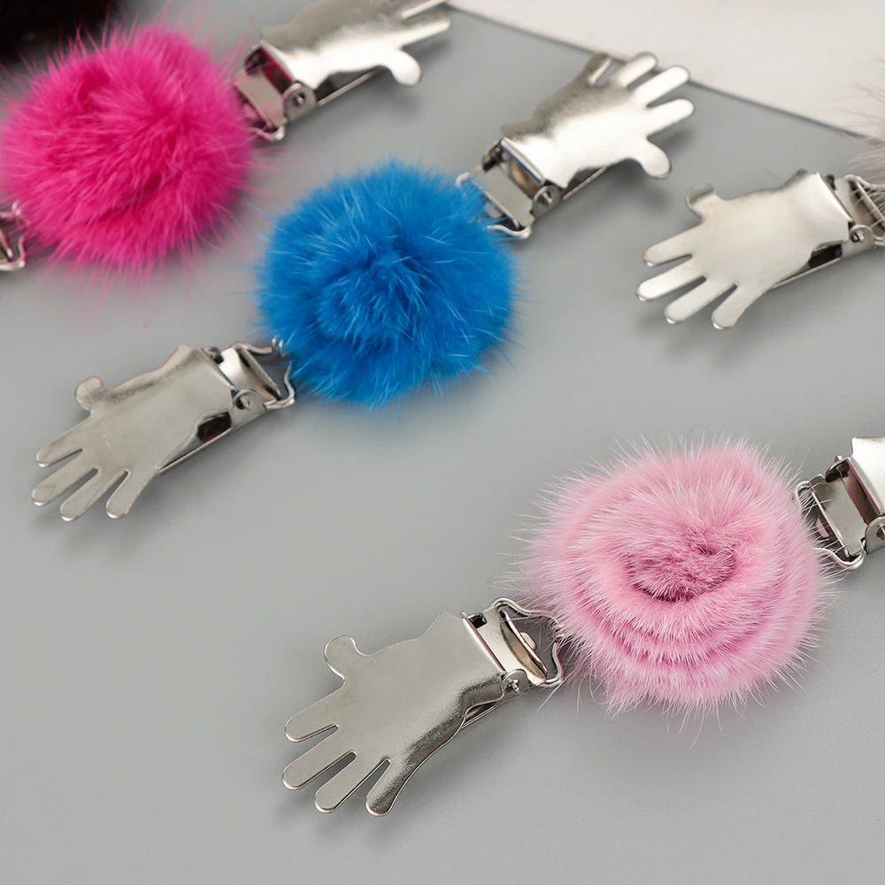 

1PC Fashion Women Rabbit Fur Ball Cardigan Clip Soft Faux Fur Pompom Fluffy Sweater Clips Shawl Brooch Pin Clothes Accessories