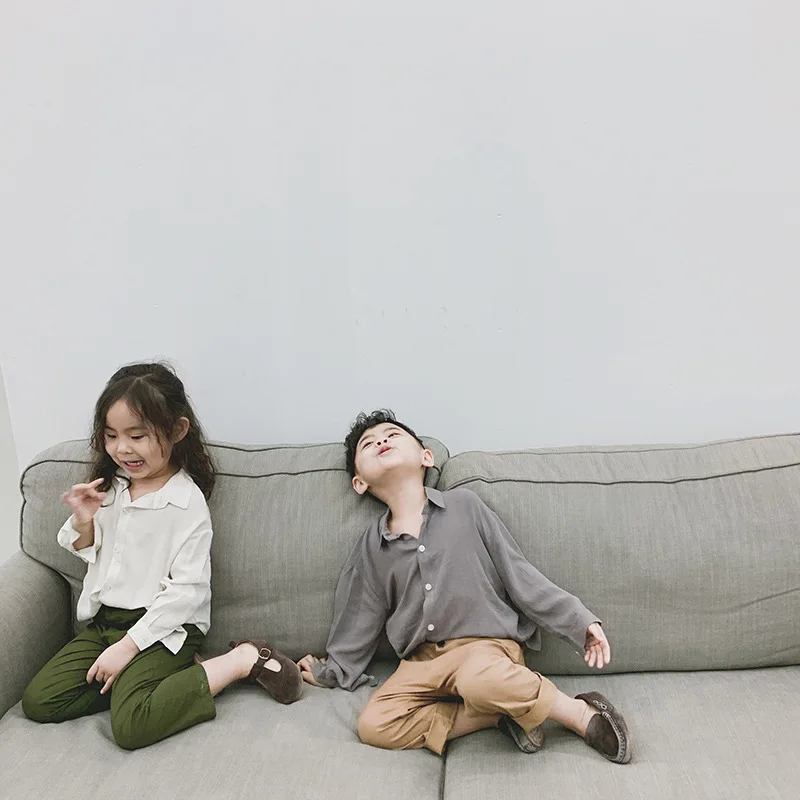 В году, Весенняя Новая Стильная хлопковая льняная рубашка с длинными рукавами в Корейском стиле мужчины и женщины ребенок сплошной цвет мягкий