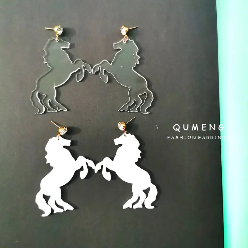 2020 акриловые элегантные белые прозрачные серьги QUMENG с лошадью Висячие модные