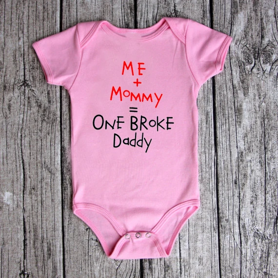 Летний хлопковый боди с короткими рукавами для маленьких мальчиков и девочек, Me+ Mommy = One break Daddy, сдельник для ребенка с буквенным принтом - Цвет: Розовый