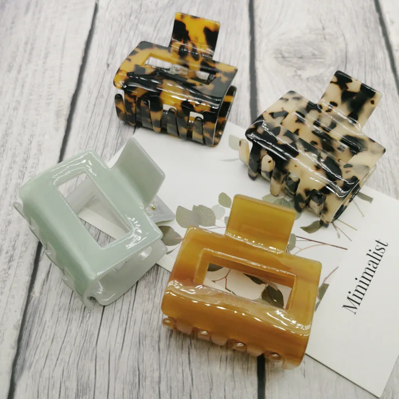 Рисунок 4 - Заколка-клипса с леопардовым принтом