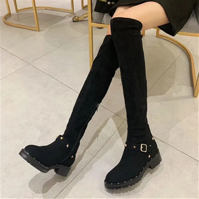 Сапоги до колена; Botas Mujer; женская обувь с заклепками; Цвет Черный; Zapatos De Mujer; женские сапоги на низком каблуке с пряжкой и круглым носком; Botas Mujer