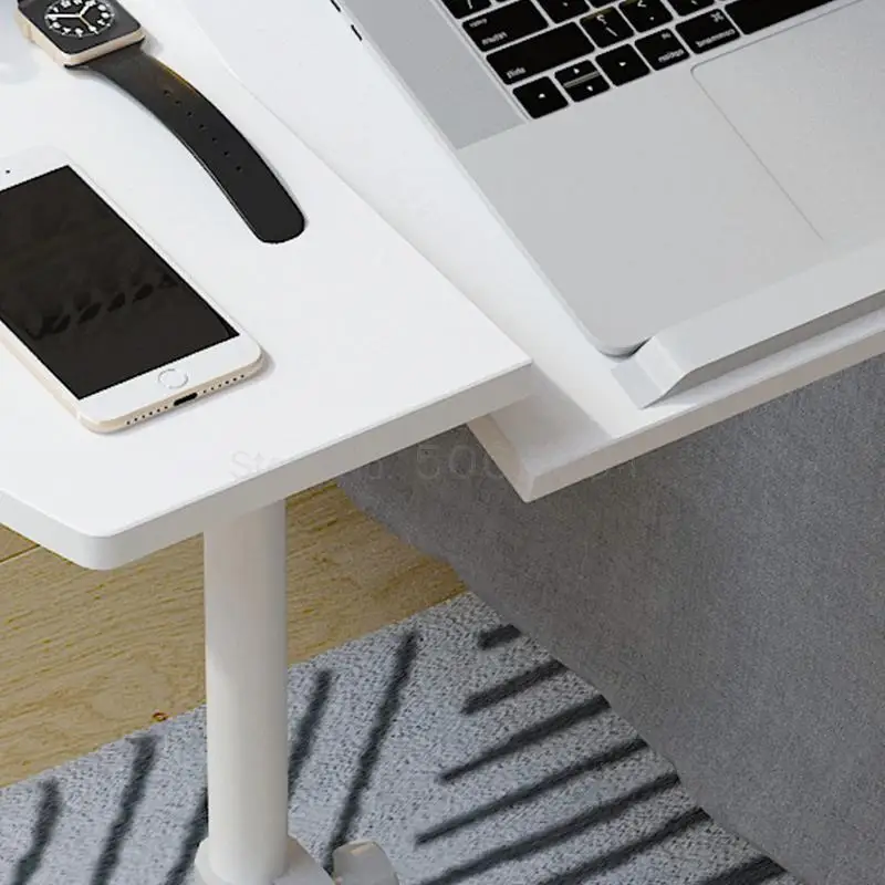 Простой ноутбук, прикроватный столик, стол, бытовой простой подъемный и вращающийся письменный стол