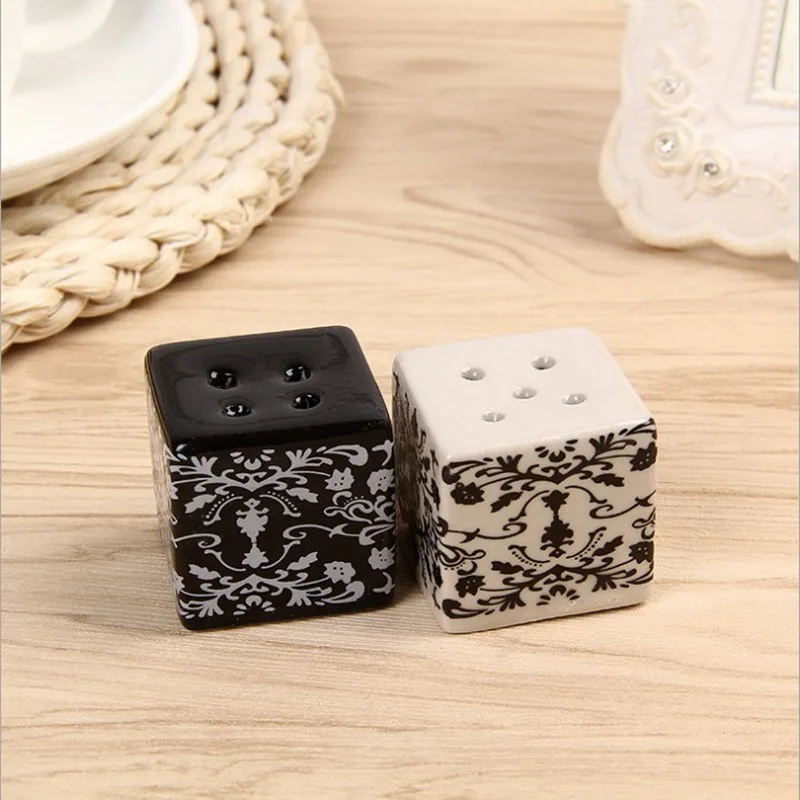 

Damask Ceramic Salt & Pepper Shakers Kitchen Supplies Seasoning Pot Wedding&Bridal Shower Favors