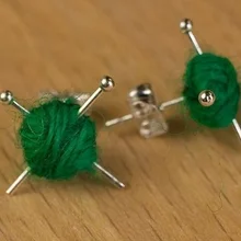 Шерстяные связанные серьги-плетеные шарики и иглы, миниатюрные спицы, подарок для вязания, посеребренные серьги-гвоздики, плетеные шарики