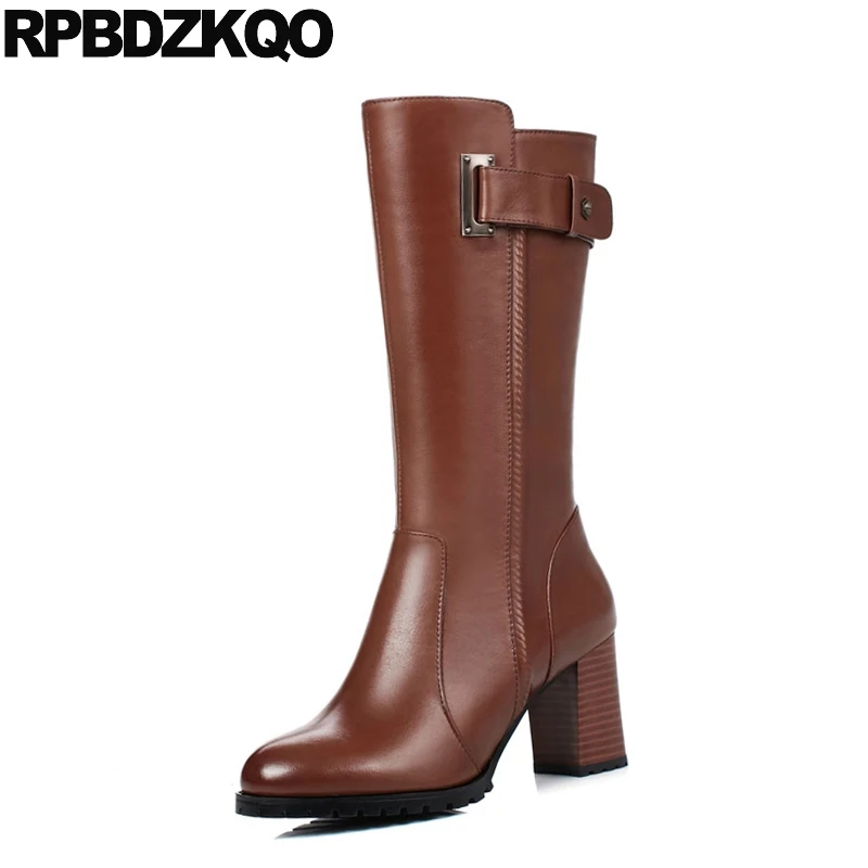 Женские высокие сапоги на массивном меху коричневые ручной работы из