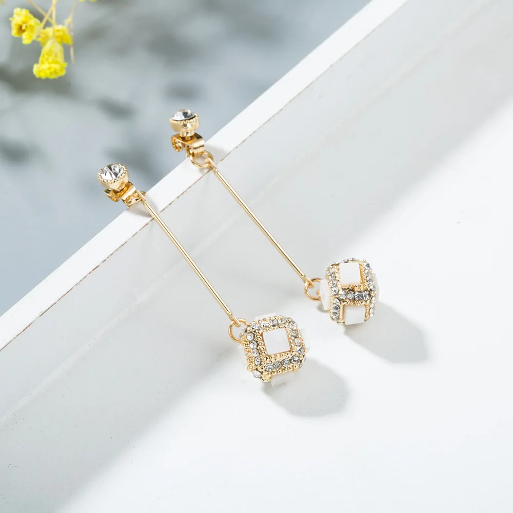 

CE2054 925 South Korean New Long Shell Earrings