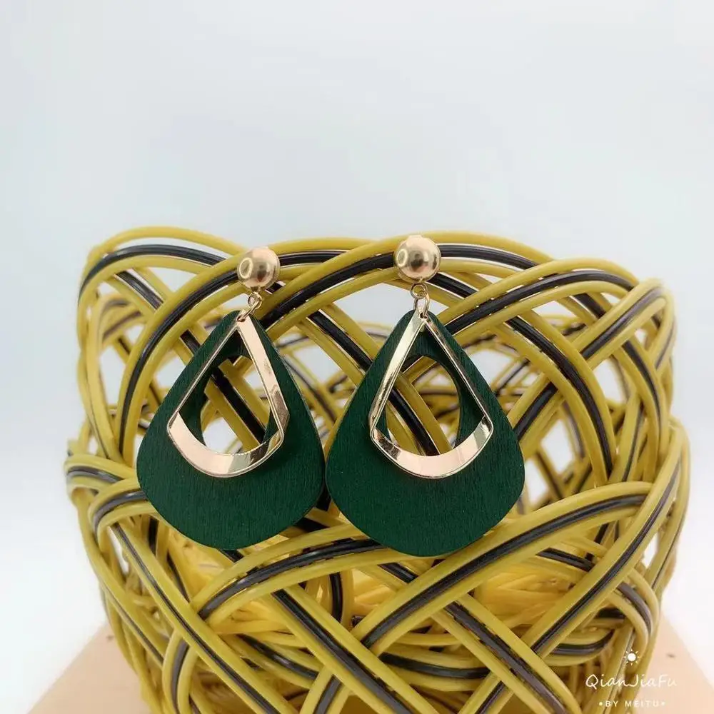 

GOLD EARRINGS FASHION JEWELRY EARRINGS WEDDING PARTY GIFTS FEMALE ACCESSORIES GOOD QUALITY